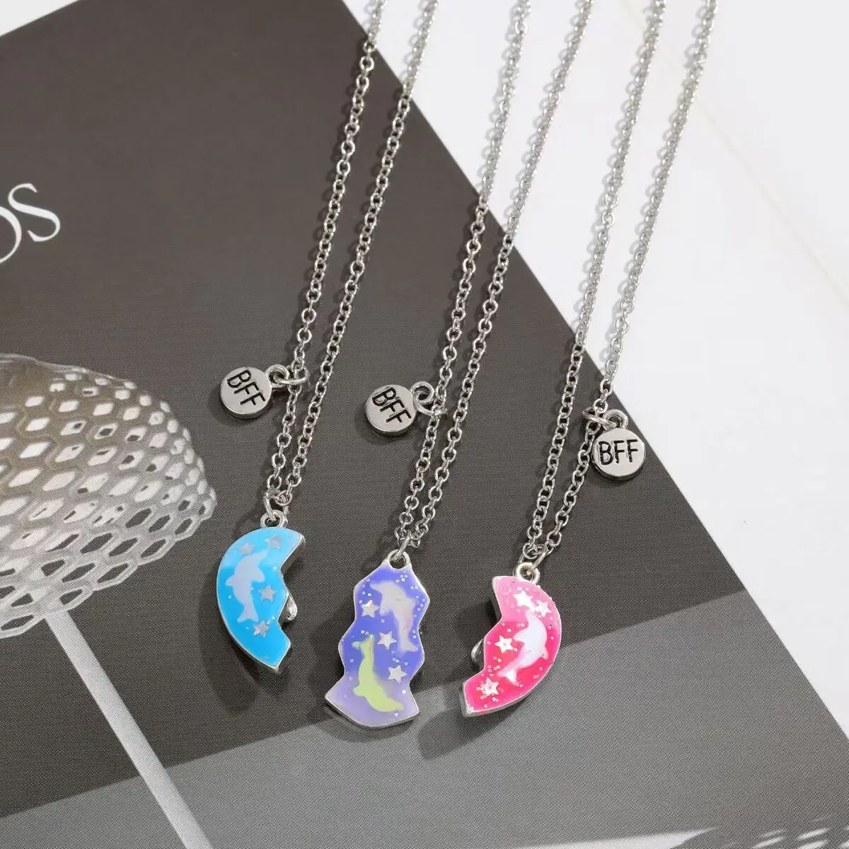 3-Piece Magnetic Dolphin Heart BFF Necklace Set – Matching Friendship Jewelry for Girls, Couples & Besties