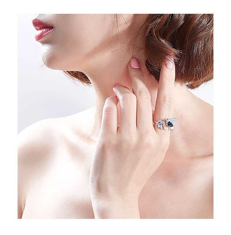 Elegant Green Hummingbird Adjustable Ring – Sparkling Nature-Inspired Crystal Ring
